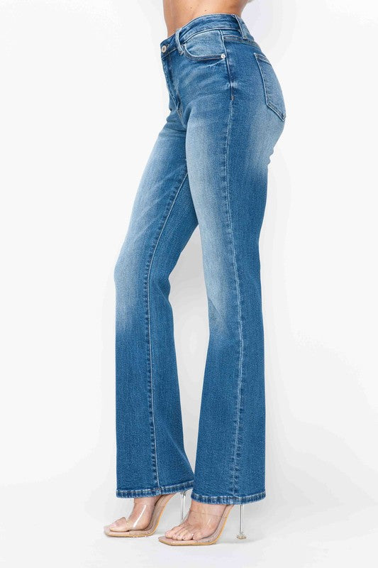 Distressed High Rise Jeans with Pockets